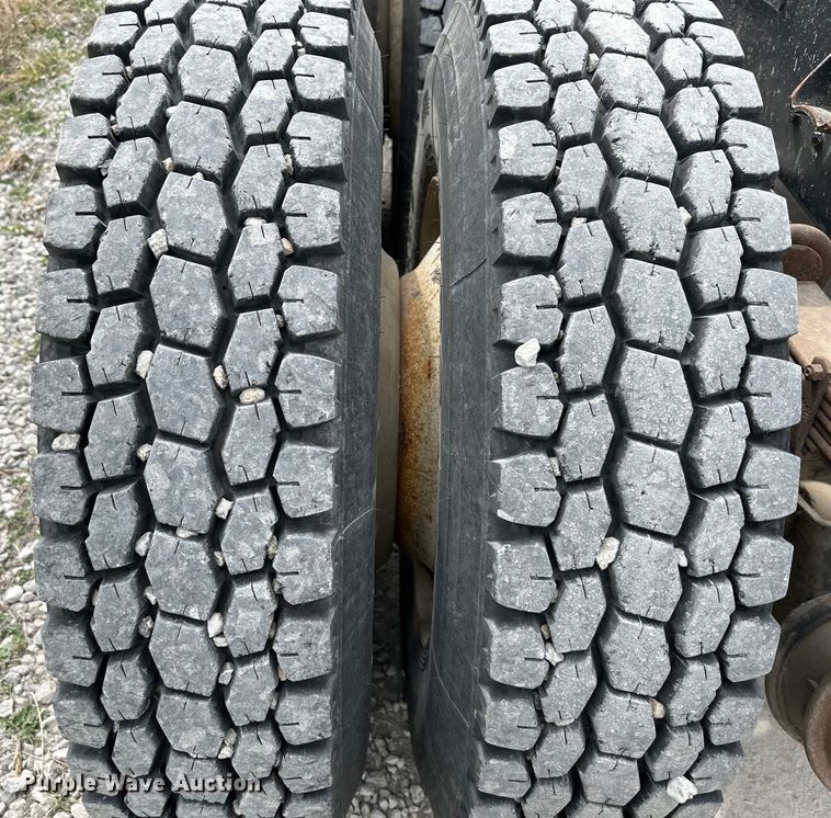 image for item DQ6359 1985 Kenworth  W900 semi truck