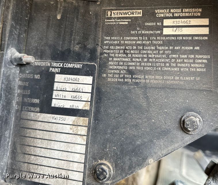 image for item DQ6359 1985 Kenworth  W900 semi truck