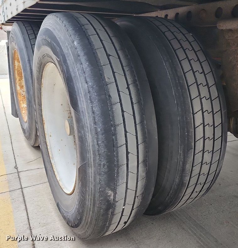 image for item DR7878 2000 Fruehauf dry van trailer