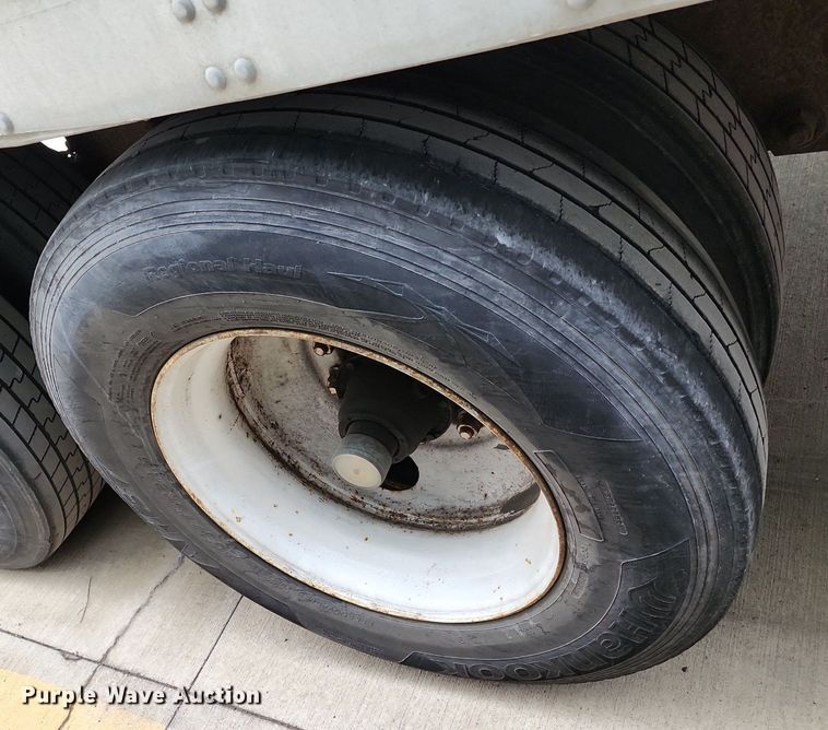 image for item DR7878 2000 Fruehauf dry van trailer