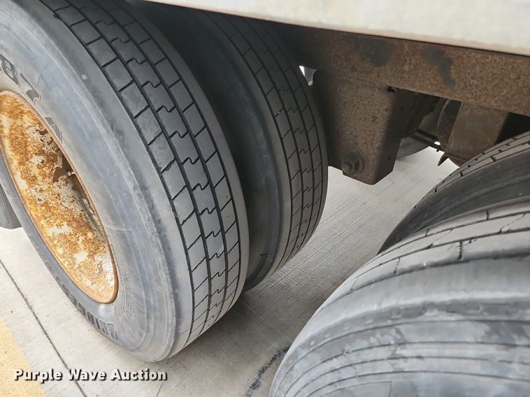 image for item DR7878 2000 Fruehauf dry van trailer