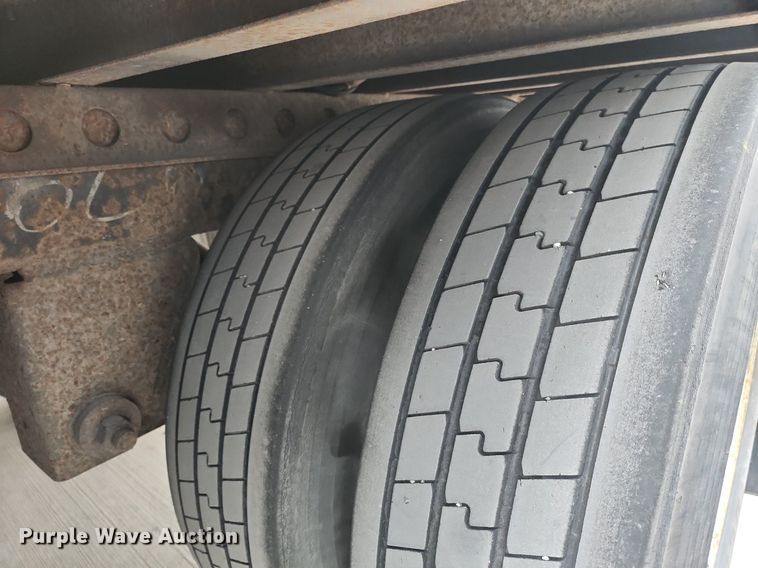 image for item DR7878 2000 Fruehauf dry van trailer