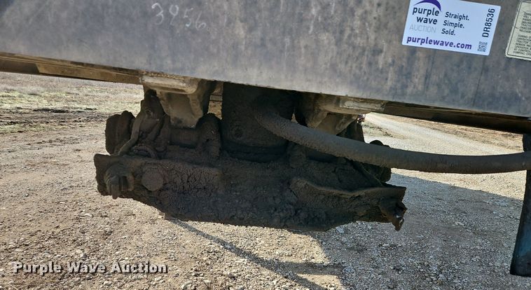 image for item DR8536 1999 Travis T-102 end dump trailer
