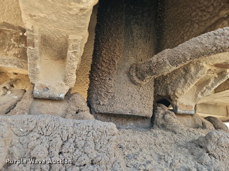 image for item DR8536 1999 Travis T-102 end dump trailer