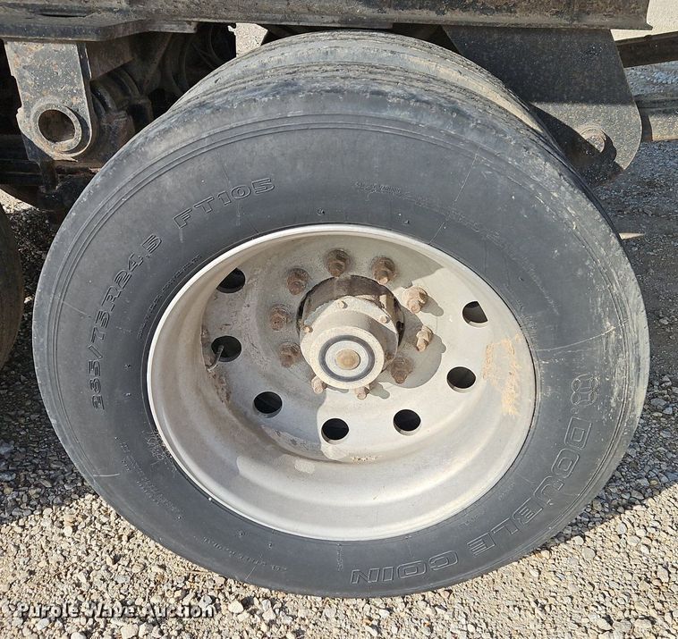 image for item DR8536 1999 Travis T-102 end dump trailer