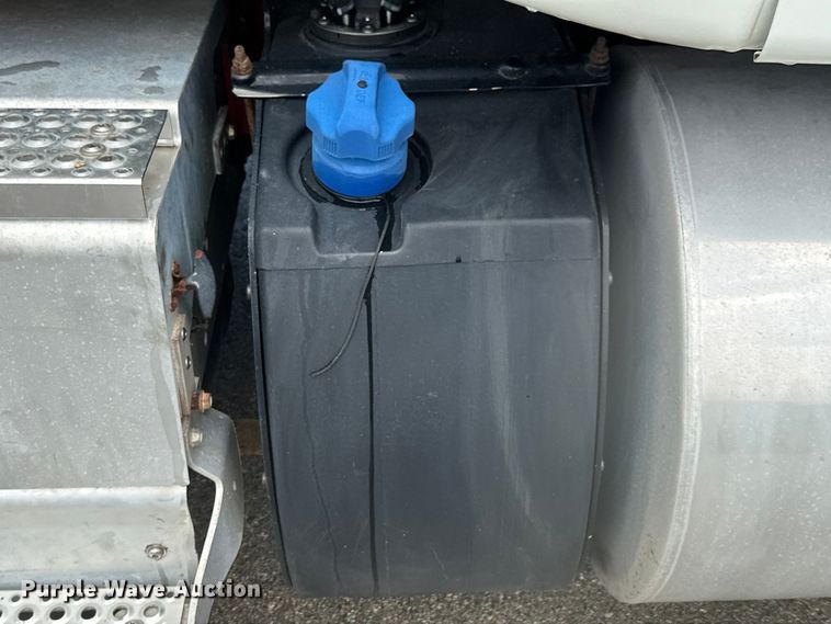 image for item DS2908 2016 International Prostar semi truck