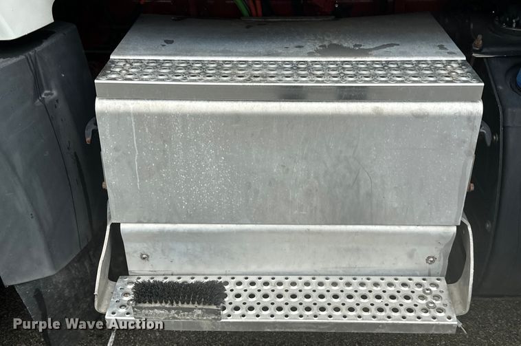 image for item DS2908 2016 International Prostar semi truck