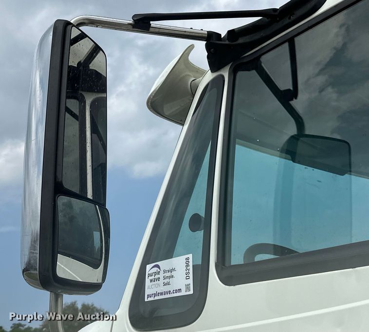 image for item DS2908 2016 International Prostar semi truck