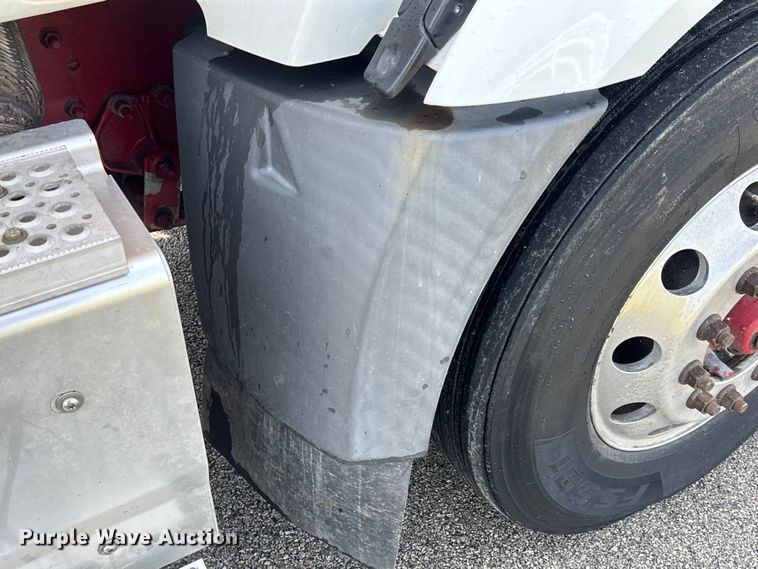 image for item DS2908 2016 International Prostar semi truck