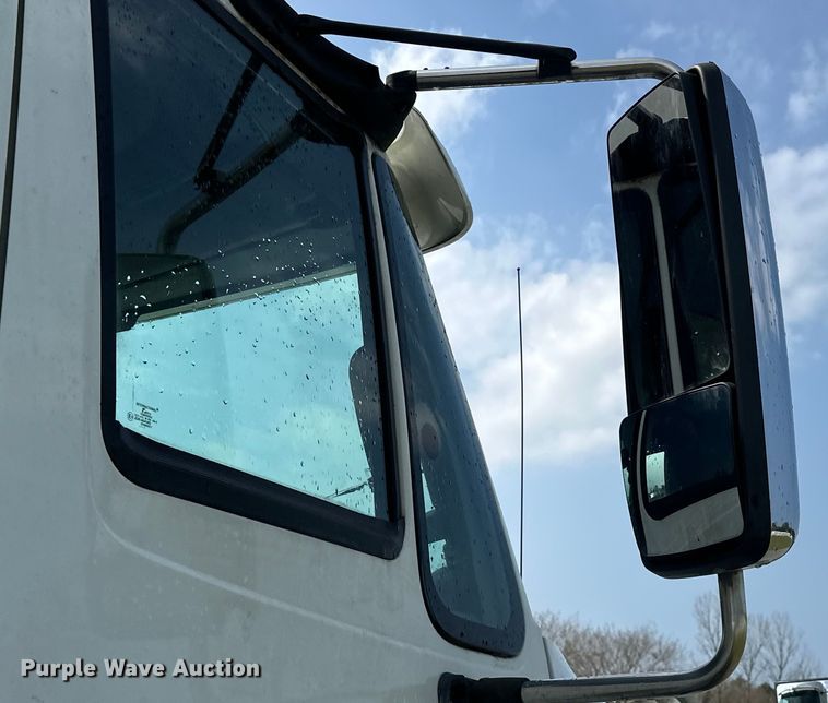 image for item DS2908 2016 International Prostar semi truck