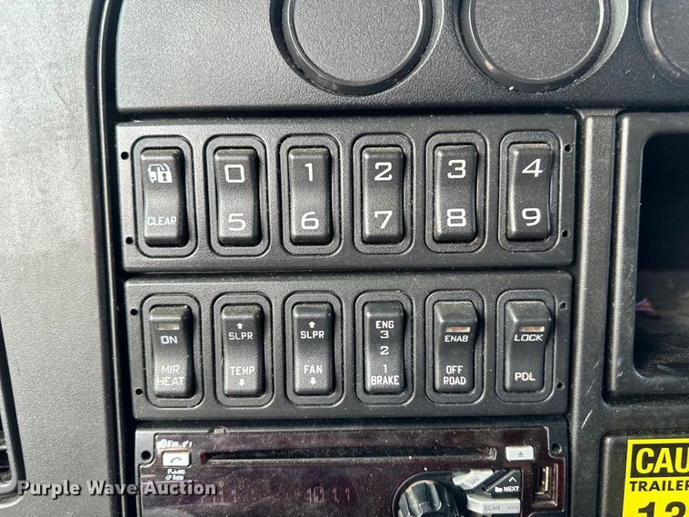 image for item DS2908 2016 International Prostar semi truck