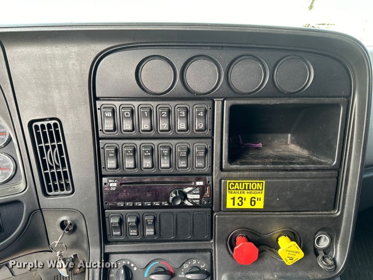 image for item DS2908 2016 International Prostar semi truck