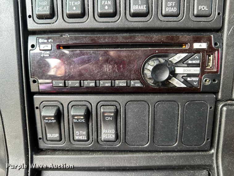 image for item DS2908 2016 International Prostar semi truck