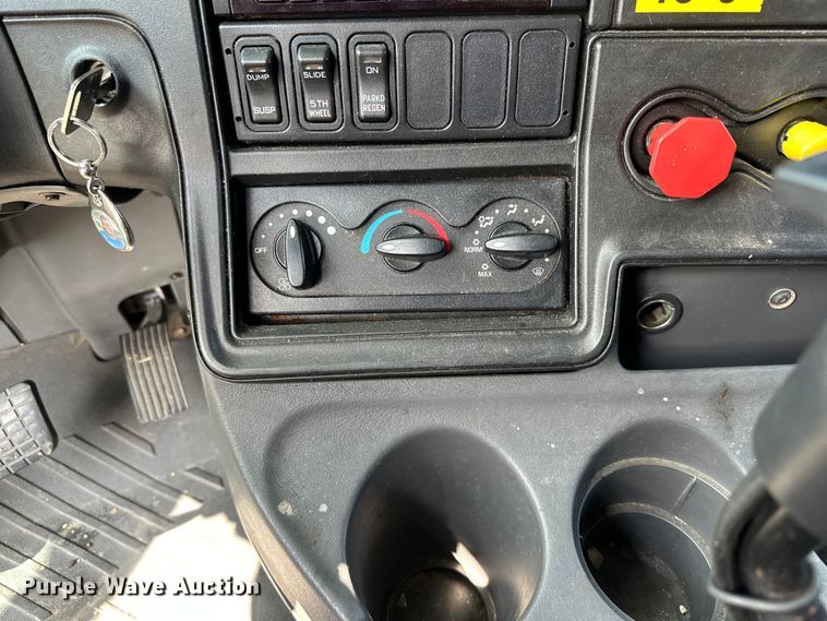 image for item DS2908 2016 International Prostar semi truck