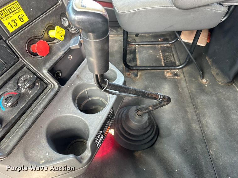 image for item DS2908 2016 International Prostar semi truck