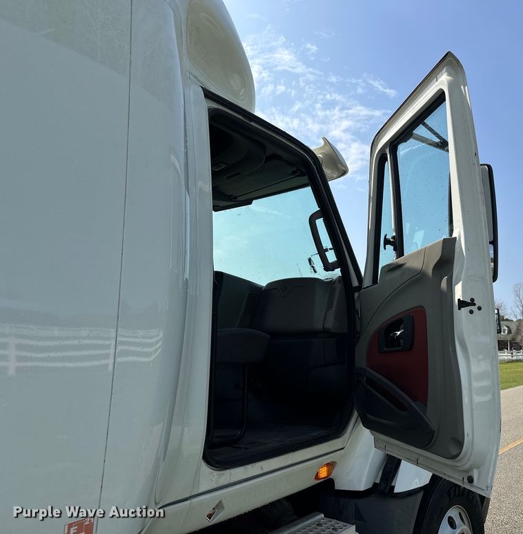 image for item DS2908 2016 International Prostar semi truck