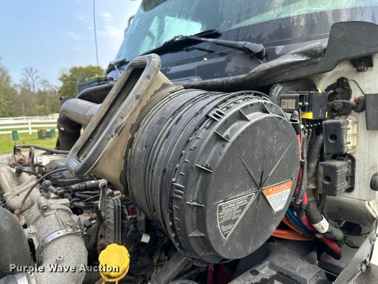 image for item DS2908 2016 International Prostar semi truck