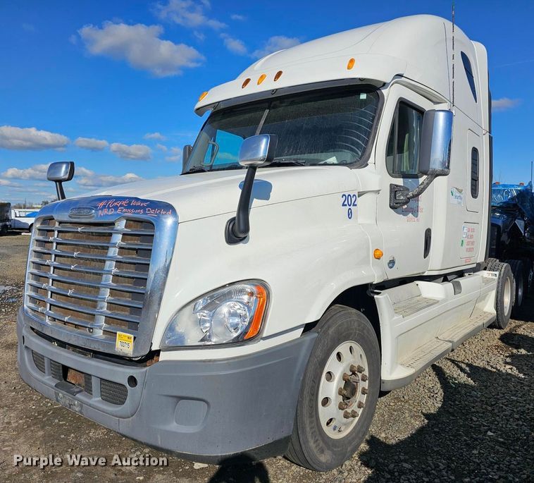 image for item DU2500 2013 Freightliner  Cascadia semi truck