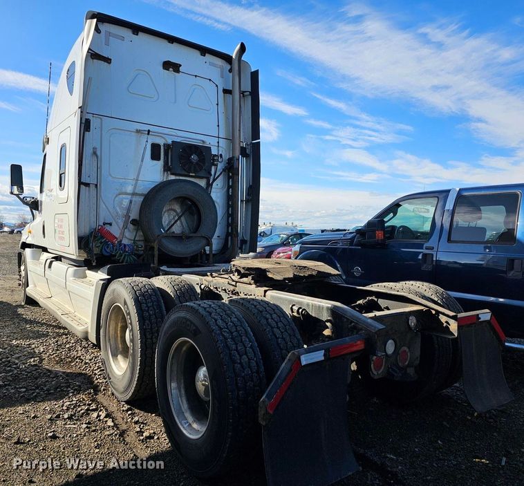 image for item DU2500 2013 Freightliner  Cascadia semi truck