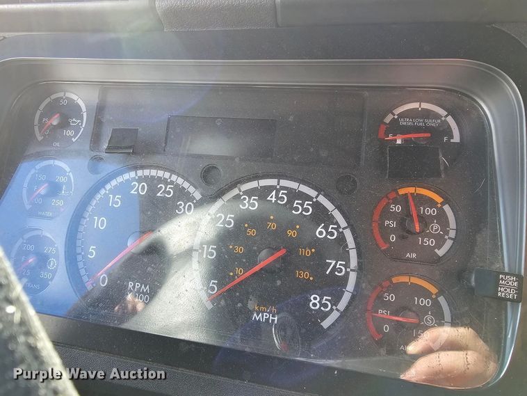 image for item DU2500 2013 Freightliner  Cascadia semi truck