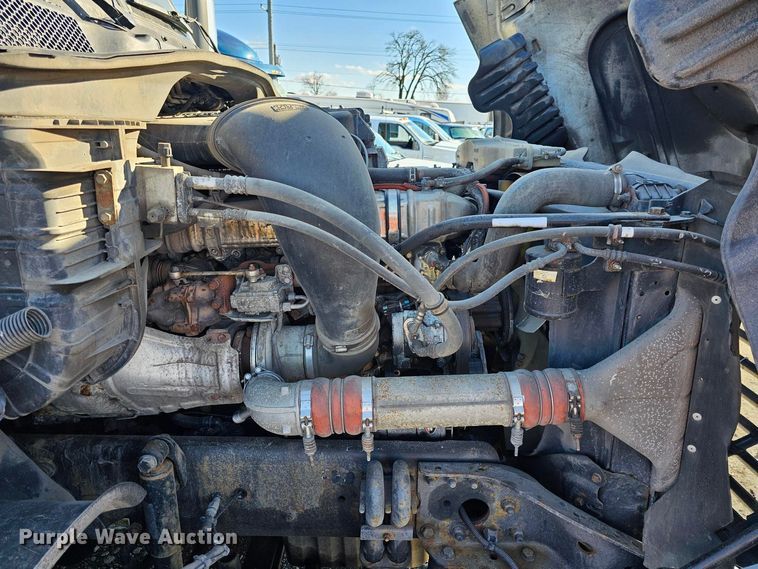 image for item DU2500 2013 Freightliner  Cascadia semi truck