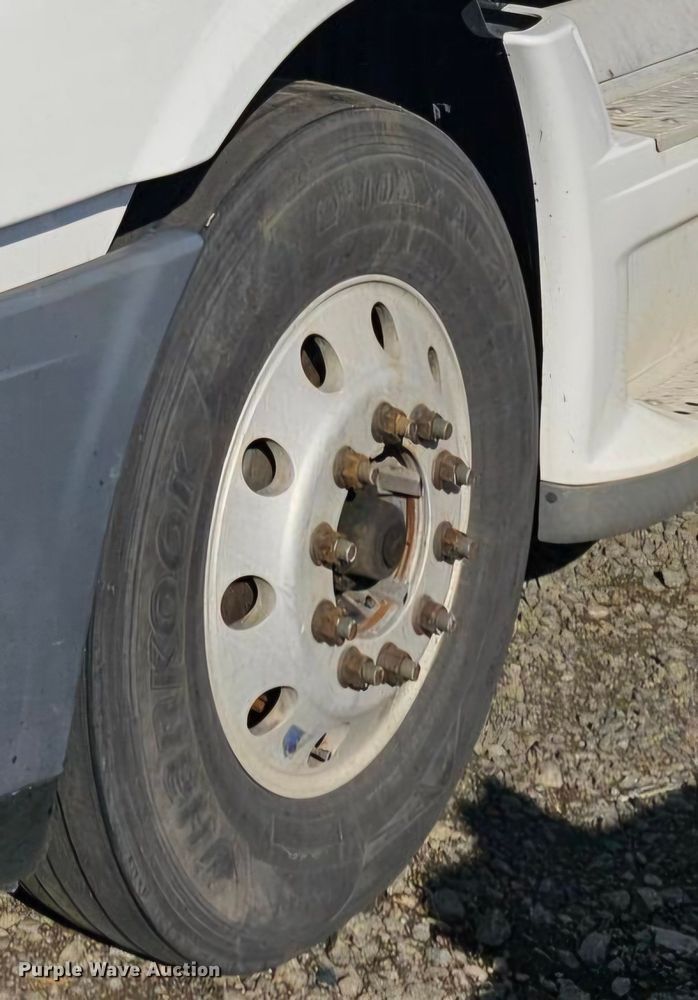 image for item DU2500 2013 Freightliner  Cascadia semi truck