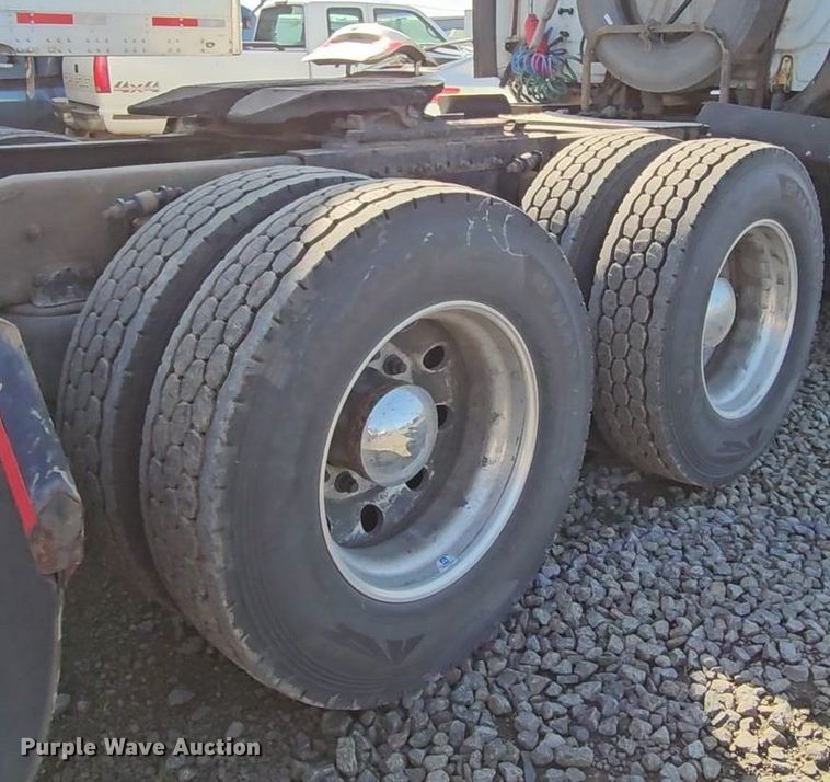 image for item DU2500 2013 Freightliner  Cascadia semi truck