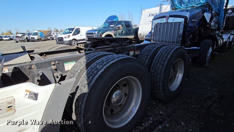 image for item DU2500 2013 Freightliner  Cascadia semi truck