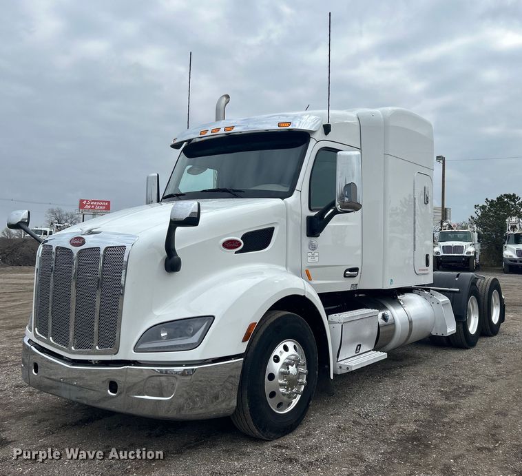 image for item EG1268 2019 Peterbilt  579 semi truck