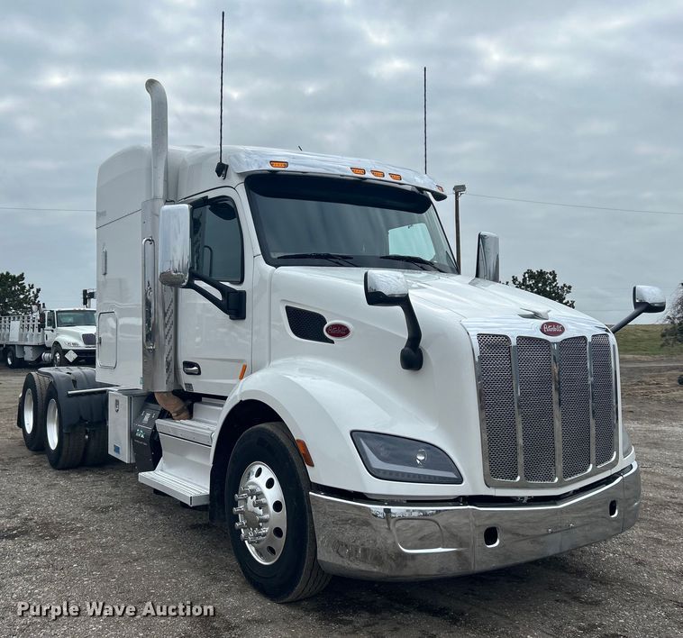 image for item EG1268 2019 Peterbilt  579 semi truck