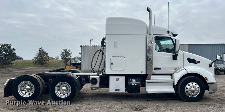 image for item EG1268 2019 Peterbilt  579 semi truck