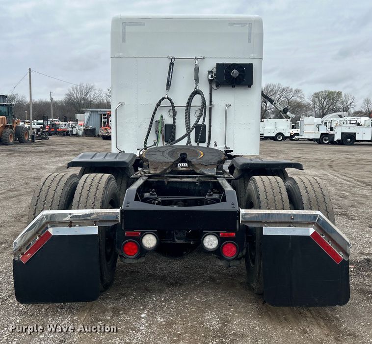 image for item EG1268 2019 Peterbilt  579 semi truck