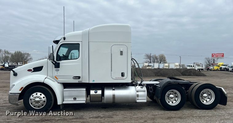 image for item EG1268 2019 Peterbilt  579 semi truck