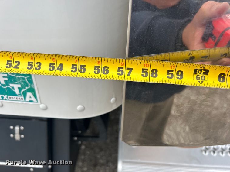 image for item EG1268 2019 Peterbilt  579 semi truck