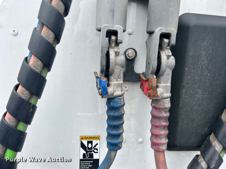 image for item EG1268 2019 Peterbilt  579 semi truck