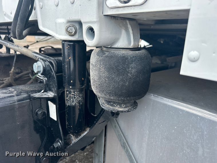 image for item EG1268 2019 Peterbilt  579 semi truck