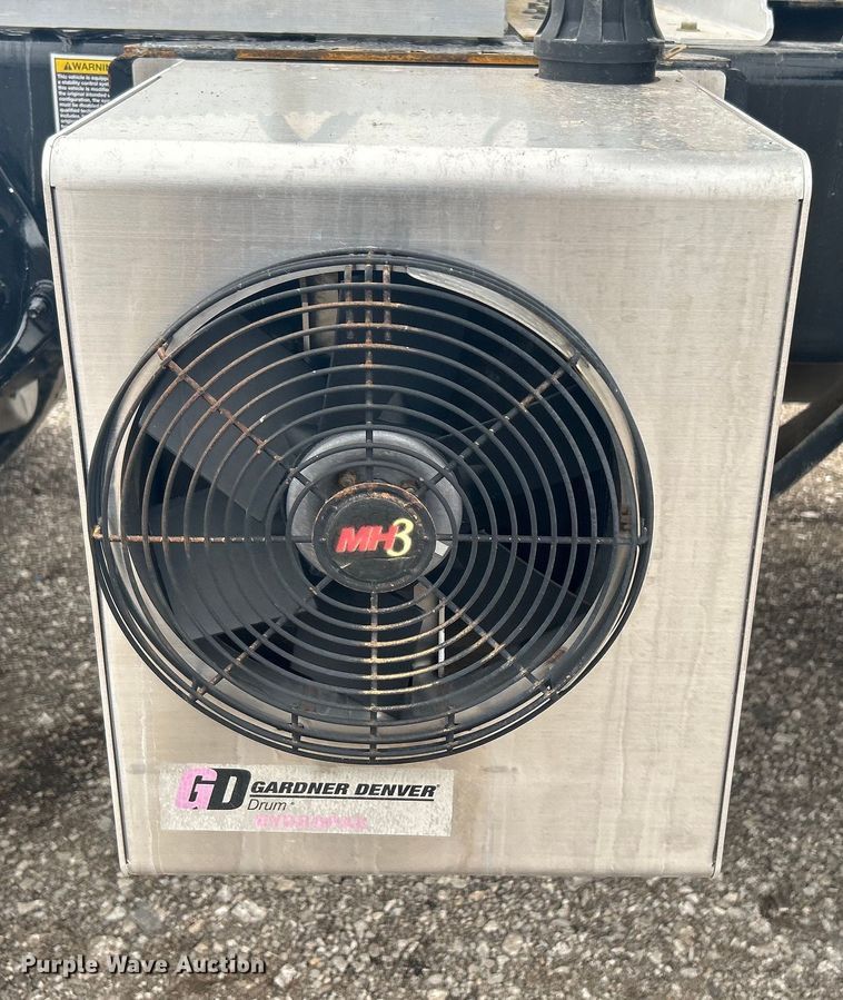 image for item EG1268 2019 Peterbilt  579 semi truck