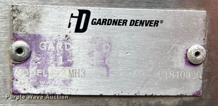 image for item EG1268 2019 Peterbilt  579 semi truck