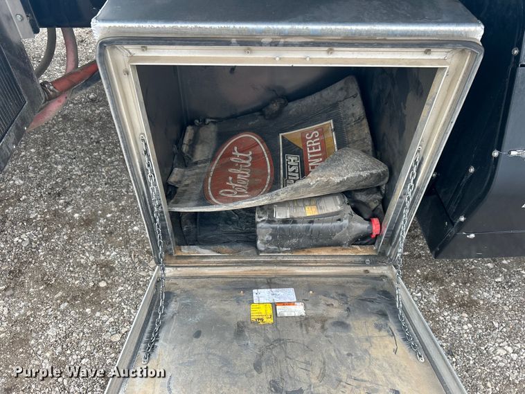 image for item EG1268 2019 Peterbilt  579 semi truck