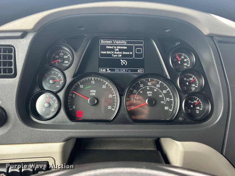 image for item EG1268 2019 Peterbilt  579 semi truck