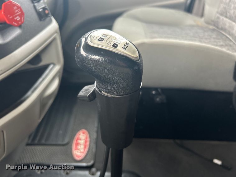 image for item EG1268 2019 Peterbilt  579 semi truck