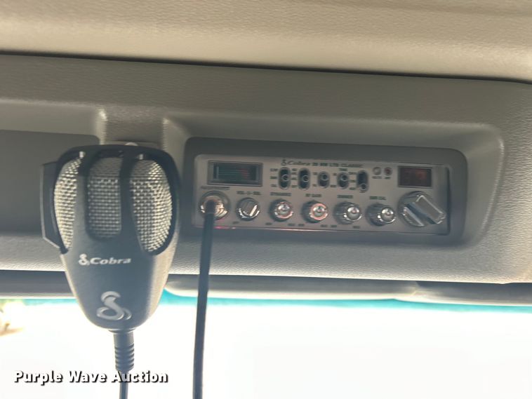 image for item EG1268 2019 Peterbilt  579 semi truck