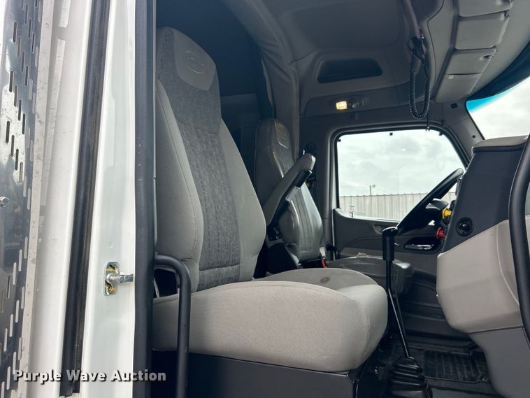 image for item EG1268 2019 Peterbilt  579 semi truck