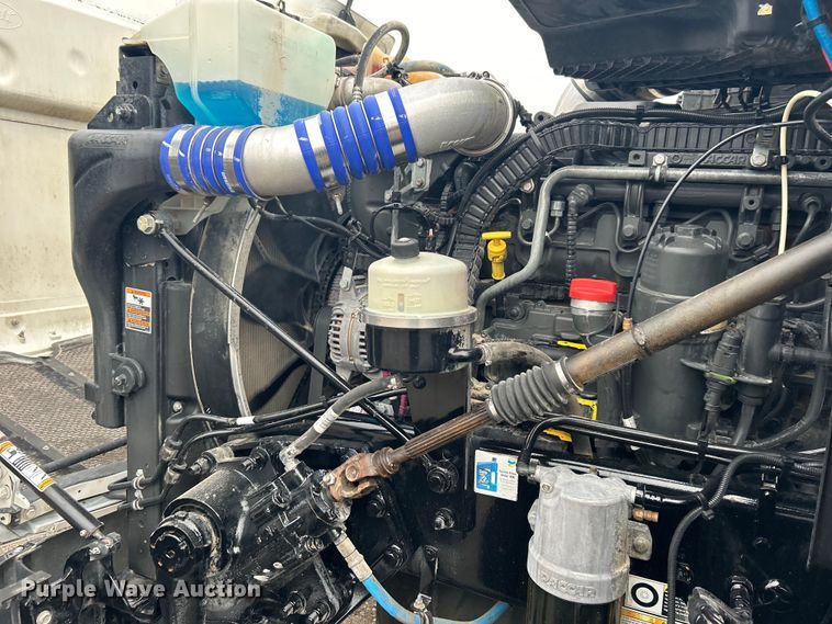 image for item EG1268 2019 Peterbilt  579 semi truck