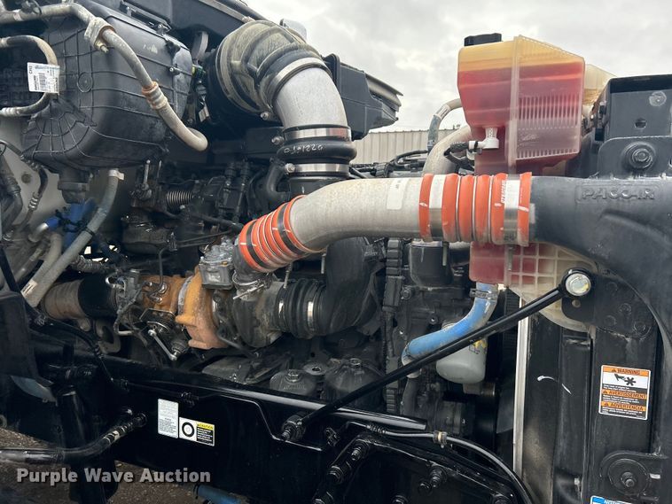 image for item EG1268 2019 Peterbilt  579 semi truck