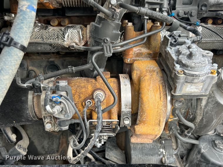 image for item EG1268 2019 Peterbilt  579 semi truck