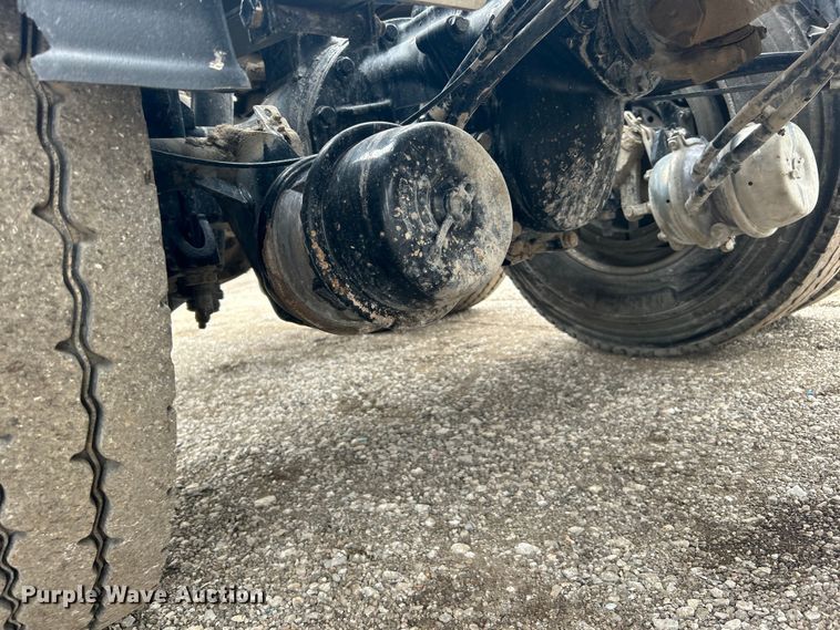 image for item EG1268 2019 Peterbilt  579 semi truck