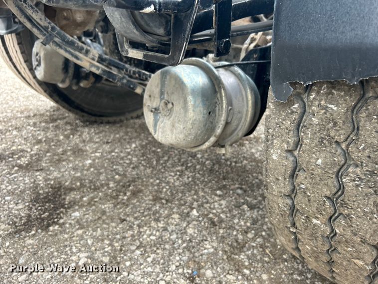 image for item EG1268 2019 Peterbilt  579 semi truck