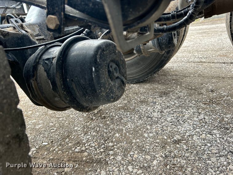 image for item EG1268 2019 Peterbilt  579 semi truck