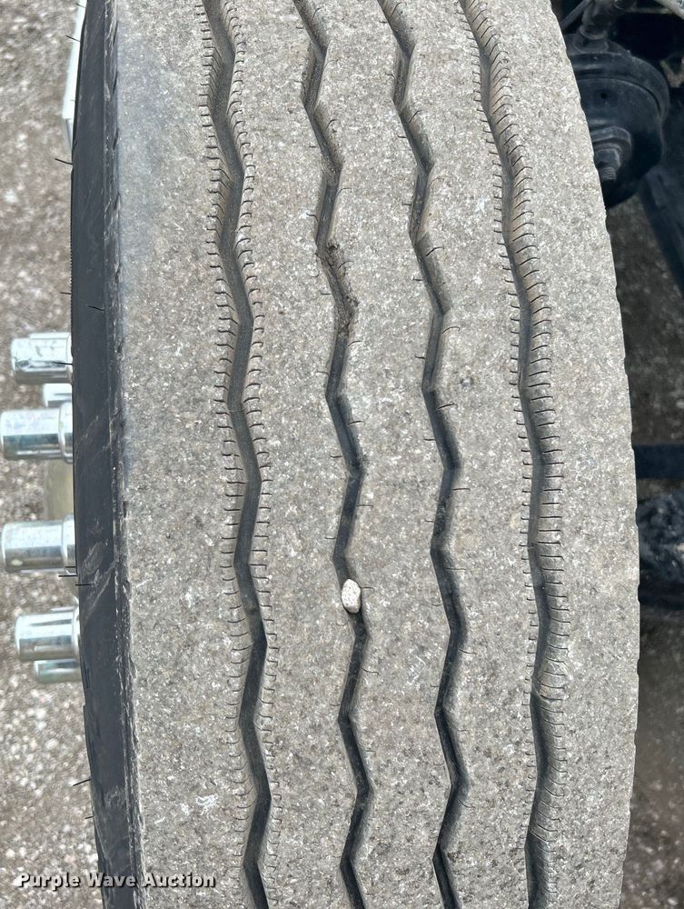 image for item EG1268 2019 Peterbilt  579 semi truck